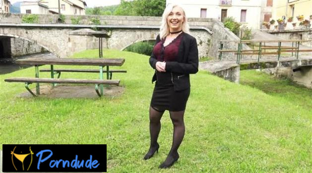 Jacquie Et Michel TV - Louane - 30 Years Old, Beautician In Belesta (11)!