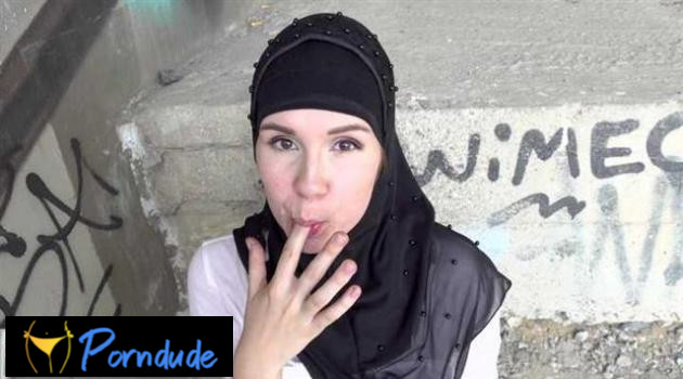Outdoor Quickie With Muslim Wife - Sex With Muslims - Izzy Dark