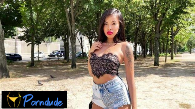 Jade, 24 Years Old, Extravagant And Very Liberated! - Jacquie Et Michel TV - Jade
